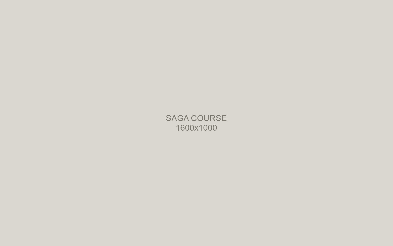 Saga en pleine course dans la prairie, poil blanc soulevé, fin de journée